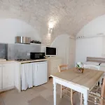 Guesthost - Casetta Carducci * Ostuni